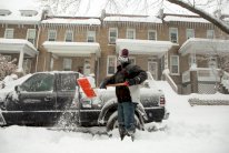 إغلاق مكاتب الحكومة الاتحادية في واشنطن بسبب الثلوج