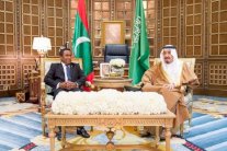 العاهل السعودي ورئيس المالديف يعقدان جلسة مباحثات