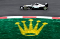 توقيف 9 استراليين بسبب ارتدائهم سراويل داخلية بالوان العلم الماليزي