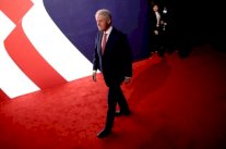 بيل كلينتون ينتقد اوباماكير في هفوة يستغلها ترامب