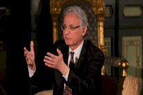 شعبية السيسي تتآكل بسبب الاقتصاد وتشويه ثورة يناير