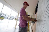 الإعصار ماثيو يبدأ ضرب أميركا بعدما اجتاح هايتي