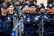 تركيا توقف خُمس جهاز شرطتها