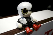 تطوير روبوت يحاكي غريزة الأمومة