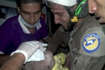 أنقذ الرضيعة وانهار باكيًا: تخيلتها ابنتي!