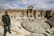 سرقة آثار تدمر مستمرة بتواطؤ الروس وجنود الأسد