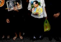 الحداد على ملك تايلاند يغرق بانكوك بالسواد