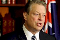 آل غور يعود إلى خوض الحملة الانتخابية دعمًا لكلينتون