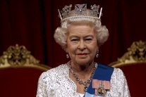 بعد وفاة بوميبول... اليزابيث الثانية أقدم ملكة في العالم
