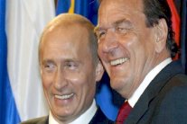 بوتين يراقص أوروبا: مستشار ألمانيا رئيسًا للغاز