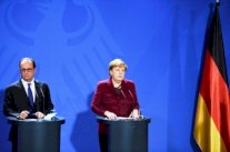 هولاند وميركل ينددان بروسيا ويلوحان بخيار العقوبات