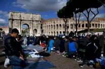 مسلمو ايطاليا يتظاهرون ضد غلق اماكن عبادتهم