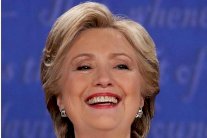 كلينتون مهددة بخسارة الانتخابات بسبب ابتسامتها!