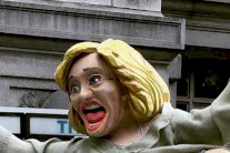 كلينتون عارية تثير السخط في نيويورك