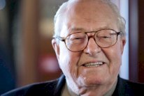 البرلمان الاوروبي يصوت الثلاثاء على رفع الحصانة عن جان ماري لوبن