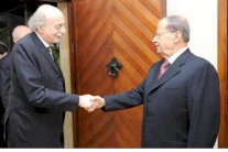 جنبلاط يعلن تأييده ميشال عون لرئاسة لبنان