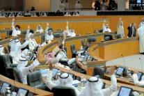 المعارضة الكويتية تترشح وتهاجم