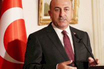 جاويش أوغلو للعبادي: أنت ضعيف!