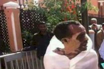 شخص يشعل النار في جسمه في 