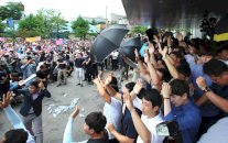 آلاف المتظاهرين يطالبون باستقالة رئيسة كوريا الجنوبية