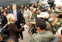 كلينتون تصارع أشباح تسريبات (ويكيليكس)