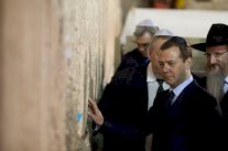 مدفيديف يدعو الى استئناف الحوار الفلسطيني الاسرائيلي