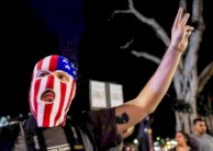 ترامب يدعو المتظاهرين إلى الهدوء