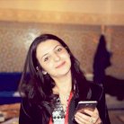 نشطاء يطردون ابنة العماري من وقفة بباريس بسبب أبيها