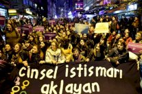 تظاهرات في تركيا ضد قانون يسقط تهمة الاعتداء على قاصر عند الزواج