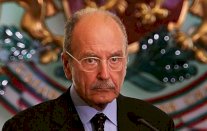 وفاة الرئيس اليوناني السابق كوستيس ستيفانوبولوس