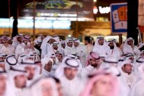 الكويتيون يأملون باستقرار سياسي بعد الإنتخابات