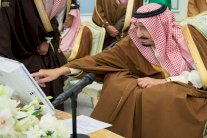 العاهل السعودي يُدشن مشروعات إسكانية في الأحساء