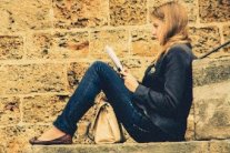 عشرة كتب تغنيك عن زيارة باريس