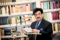 جامعة جنيف تقلّد الشيخ ناصر المحمد الصباح أرفع ميدالياتها