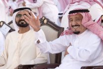 بالصور... الملك سلمان يرقص العرضة في حفل مهرجان زايد