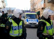 السويد: السجن لعراقي نشر صورًا له أمام جثث عناصر داعش