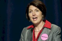 ترامب قد يختار امرأة وزيرة للداخلية