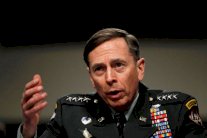 بترايوس: سلبيات مقلقة تعتري الاتفاق النووي