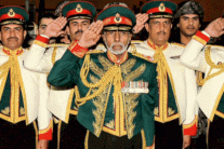 السلطان قابوس يحتفل بيوم القوات المسلحة العماني