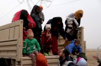 القوات العراقية تلقي أربعة ملايين رسالة دعم في سماء الموصل