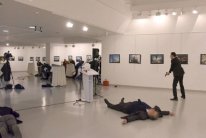 مهاجم السفير الروسي في تركيا شرطي