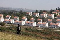 مستوطنو عامونا في الضفة الغربية يوافقون على نقلهم