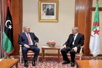 الجزائر تمد يدها لحفتر