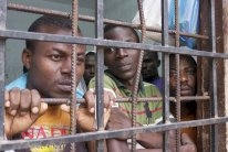 ممثل أممي مصدوم بوضع مراكز احتجاز المهاجرين في ليبيا