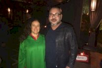 ملك المغرب يفاجئ رواد مطعم مراكشي من دون رسميات