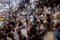 معتقلو العراق يعانون من الجَرب ويموتون بالتعذيب