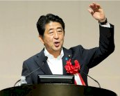 اليابانيون يرحبون بزيارة آبي التاريخية الى بيرل هاربور باعتبارها رسالة لترامب