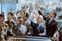 وثائق بريطانية: مبارك يرفض رشوة من صالح لدعم غزو الكويت