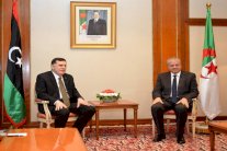 السراج يعود إلى الجزائر لحل الأزمة الليبية