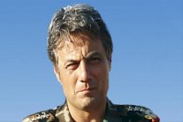 محاولات لتنصيب مناف طلاس رئيسًا للمجلس العسكري الموقت